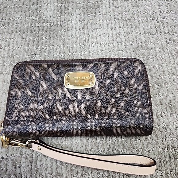 Michael Kors Wristlet Wallet Brown Zip Around Size Small - Picture 1 of 9